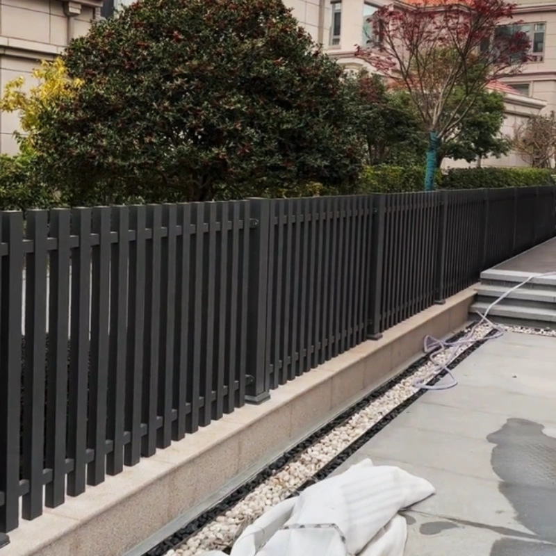 Privacy-Maximizing Rooftop Patio Aluminum Slat Fence