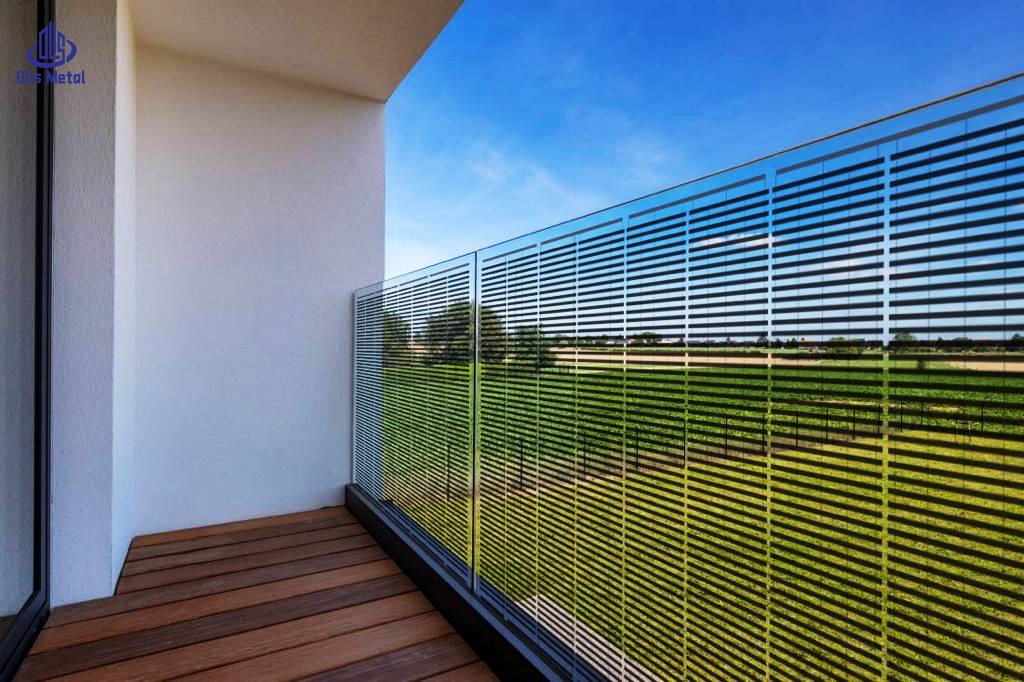 Commercial-Grade Custom Durable Engineered BIPV Glass Balustrade - Image 4