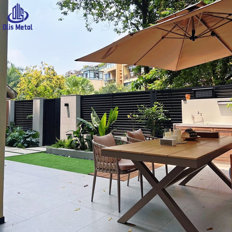 Olis Matte Black Horizontal Aluminum Privacy Fence - Image 3