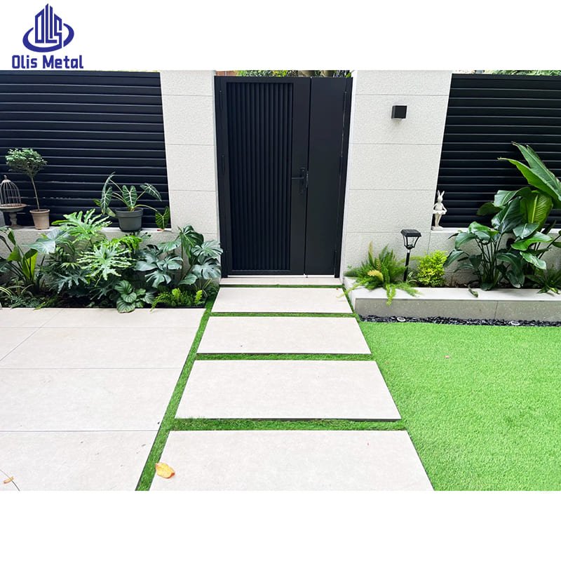 Olis Matte Black Horizontal Aluminum Privacy Fence - Image 2